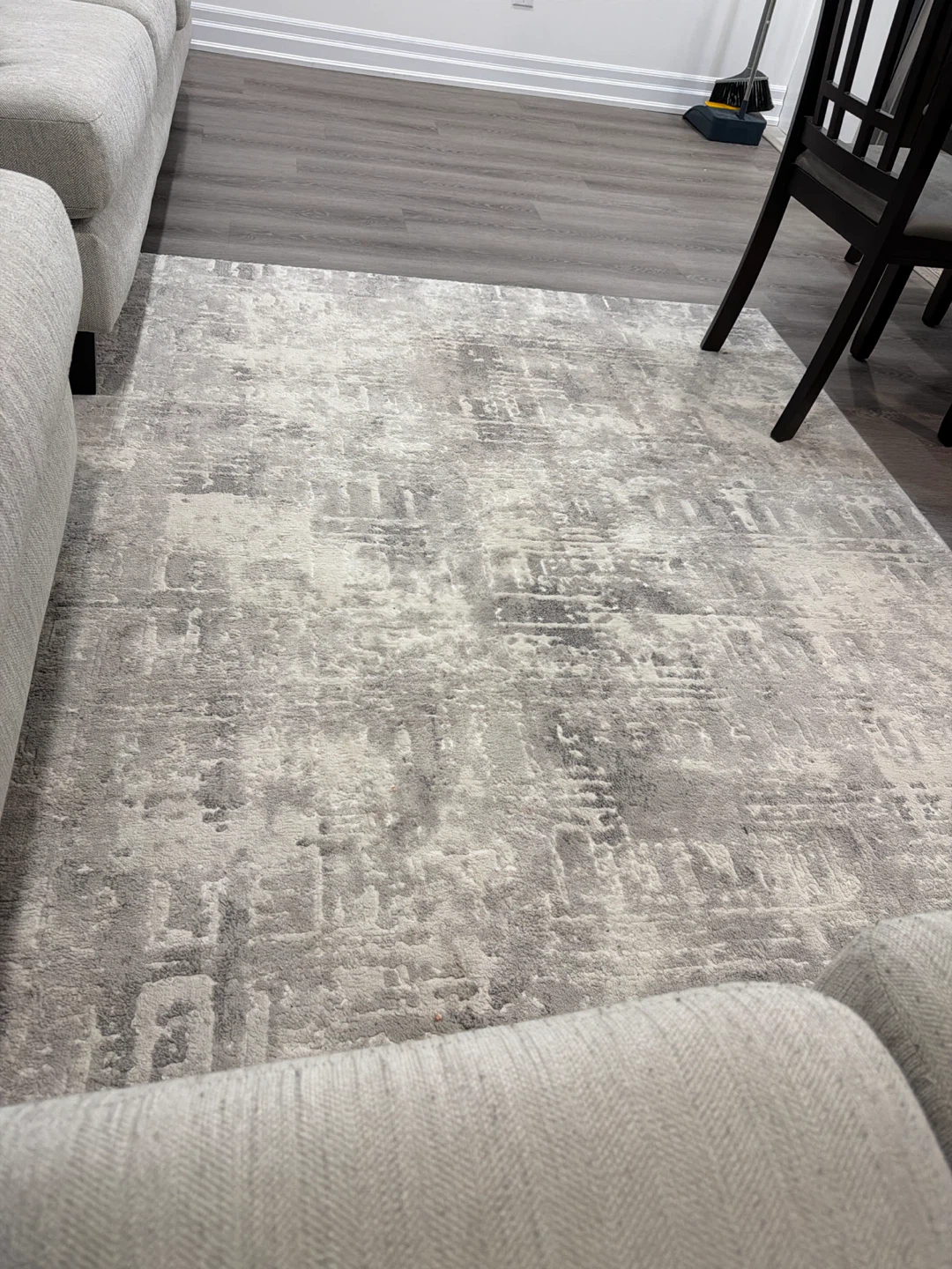 Area Rug - Grey and White Abstract Pattern