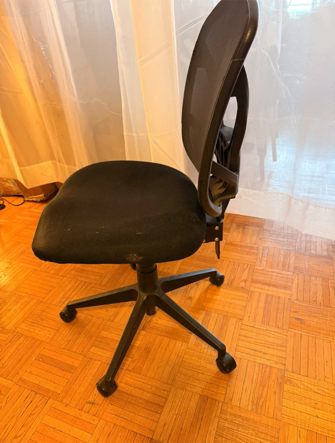 Black Mesh Office Chair - photo 2