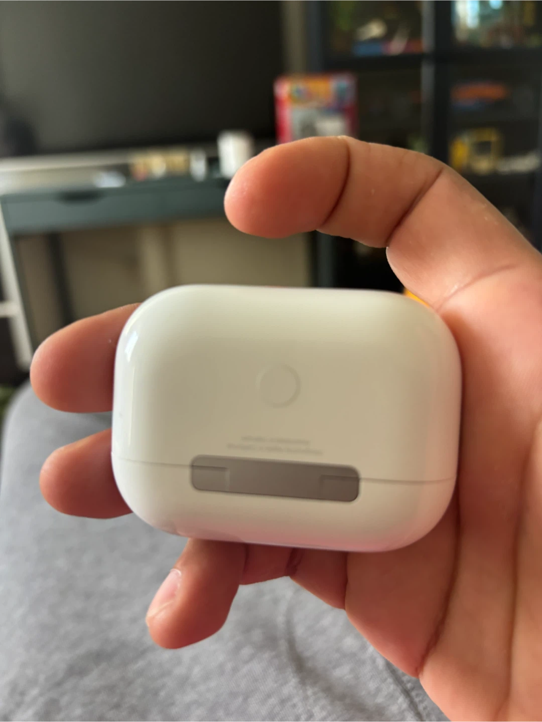 Apple AirPods Pro (2nd generation) Charging Case - photo 2
