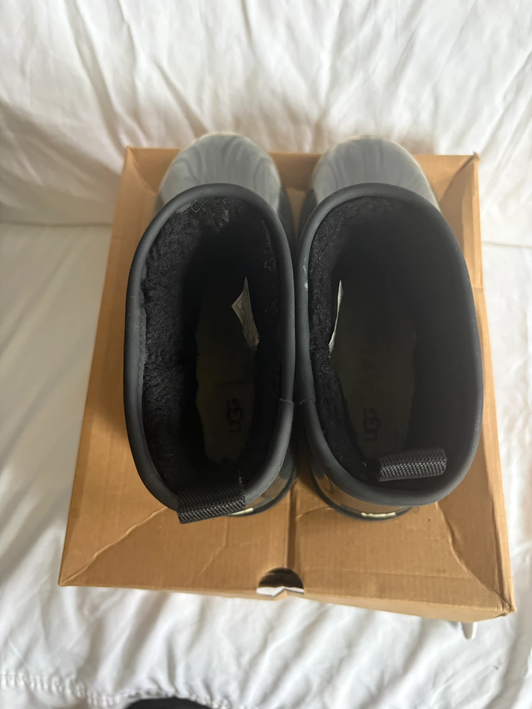 UGG Classic Clear Mini Boots - Black - Size 8 - photo 3