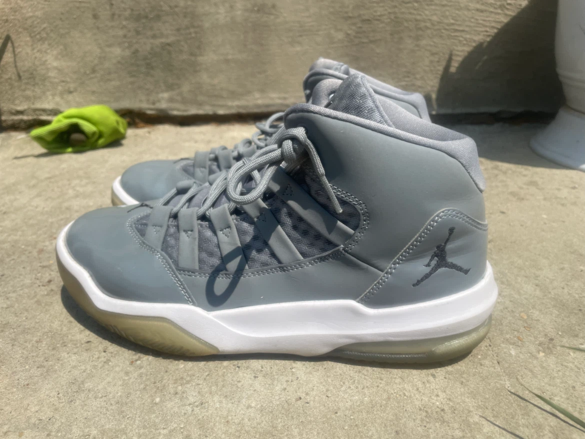 Jordan Max Aura Cool Grey