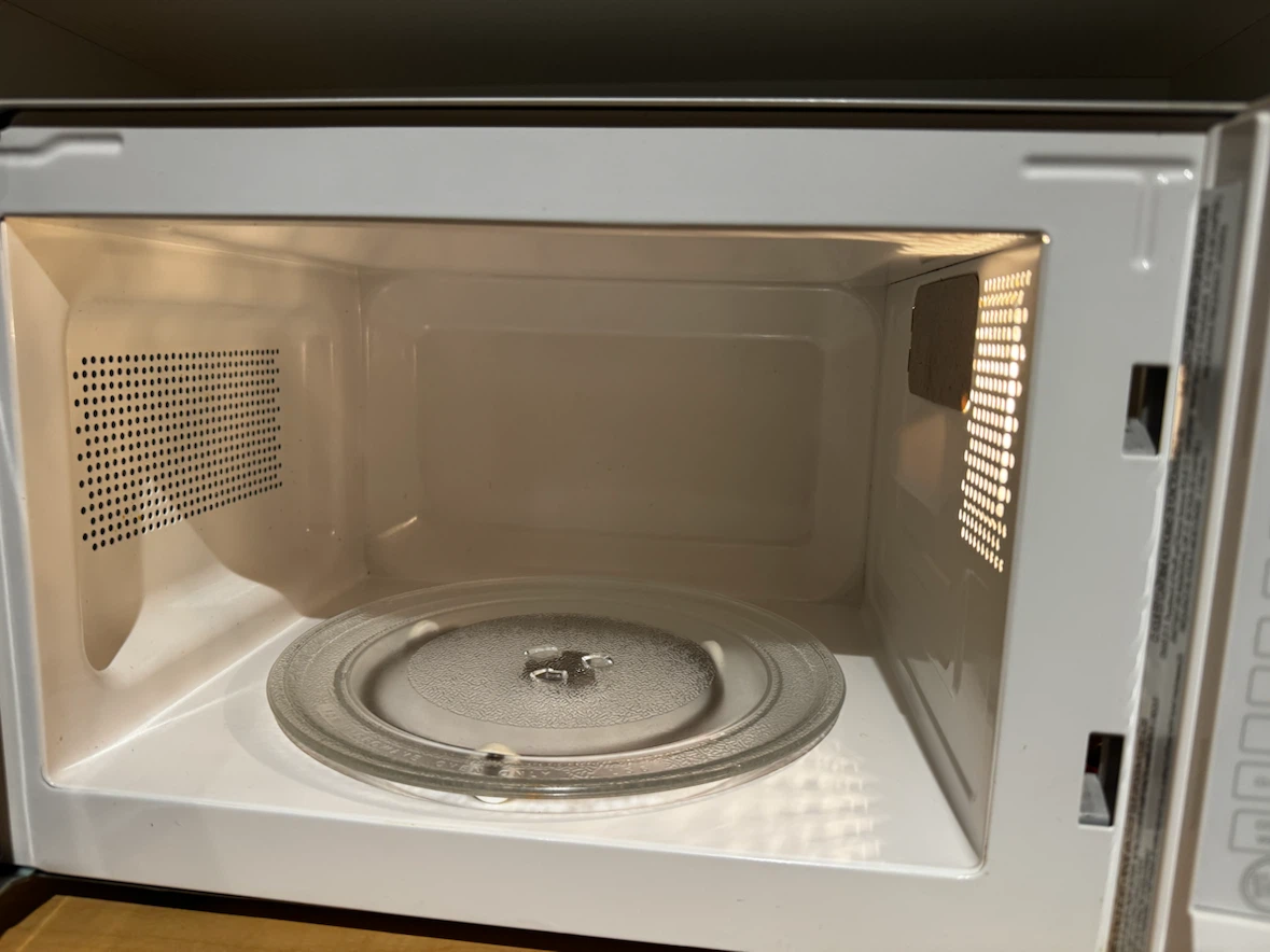 White Microwave Oven - photo 2