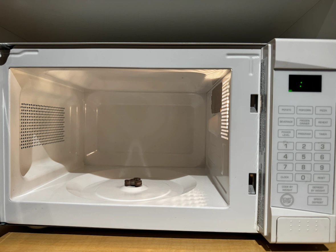 White Microwave Oven - photo 4