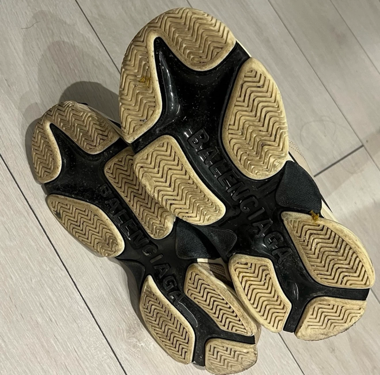 BALENCIAGA TRIPLE S sneakers unisex - photo 4