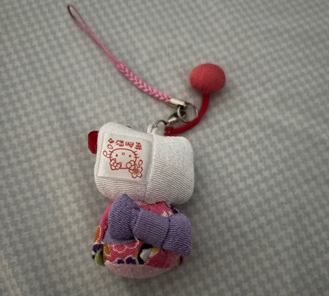 Hello Kitty Charm keychain - photo 2