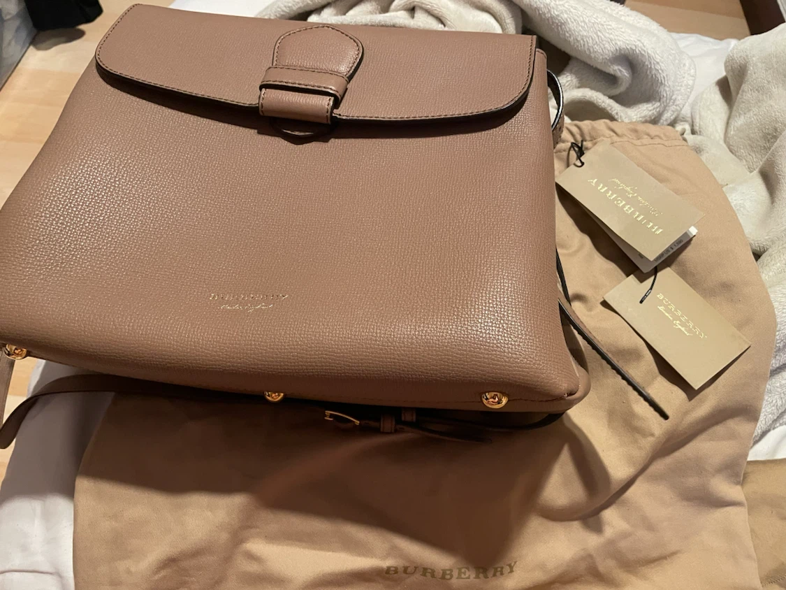 Burberry Camberly Medium