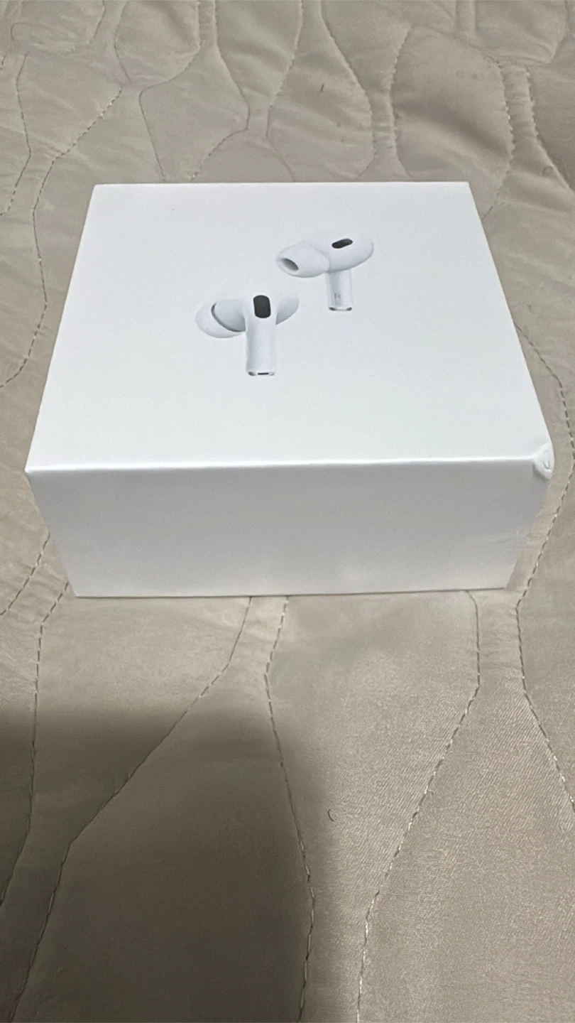 Apple AirPods Pro (2nd Generation) with MagSafe Charging Case - photo 2