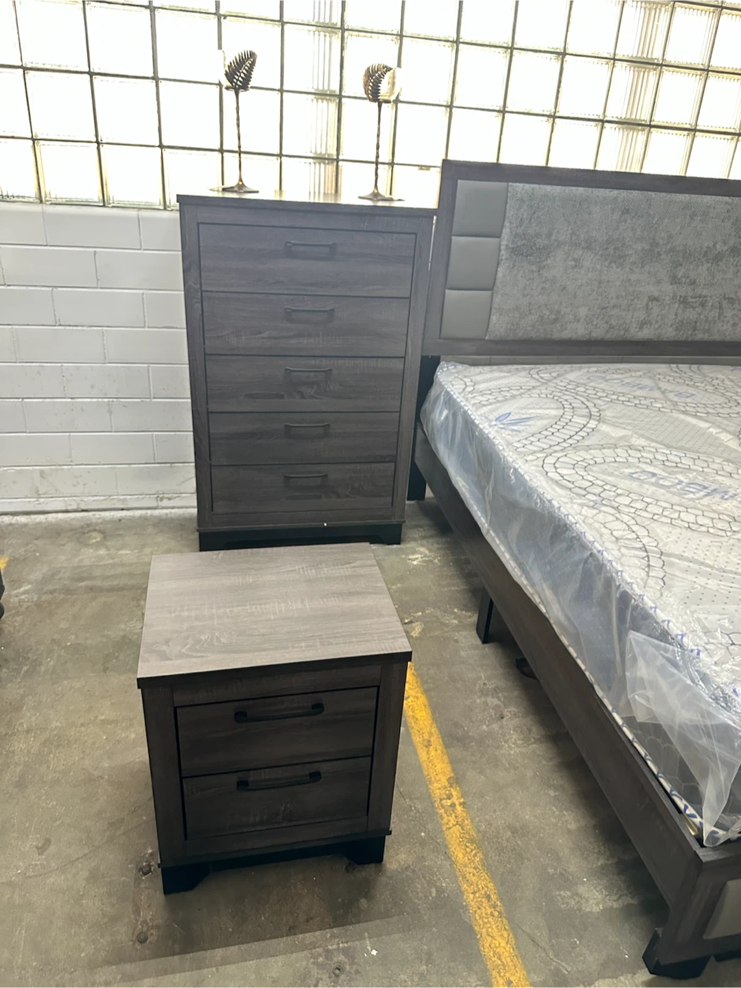 Modern Grey Wood Bedroom Set - photo 2