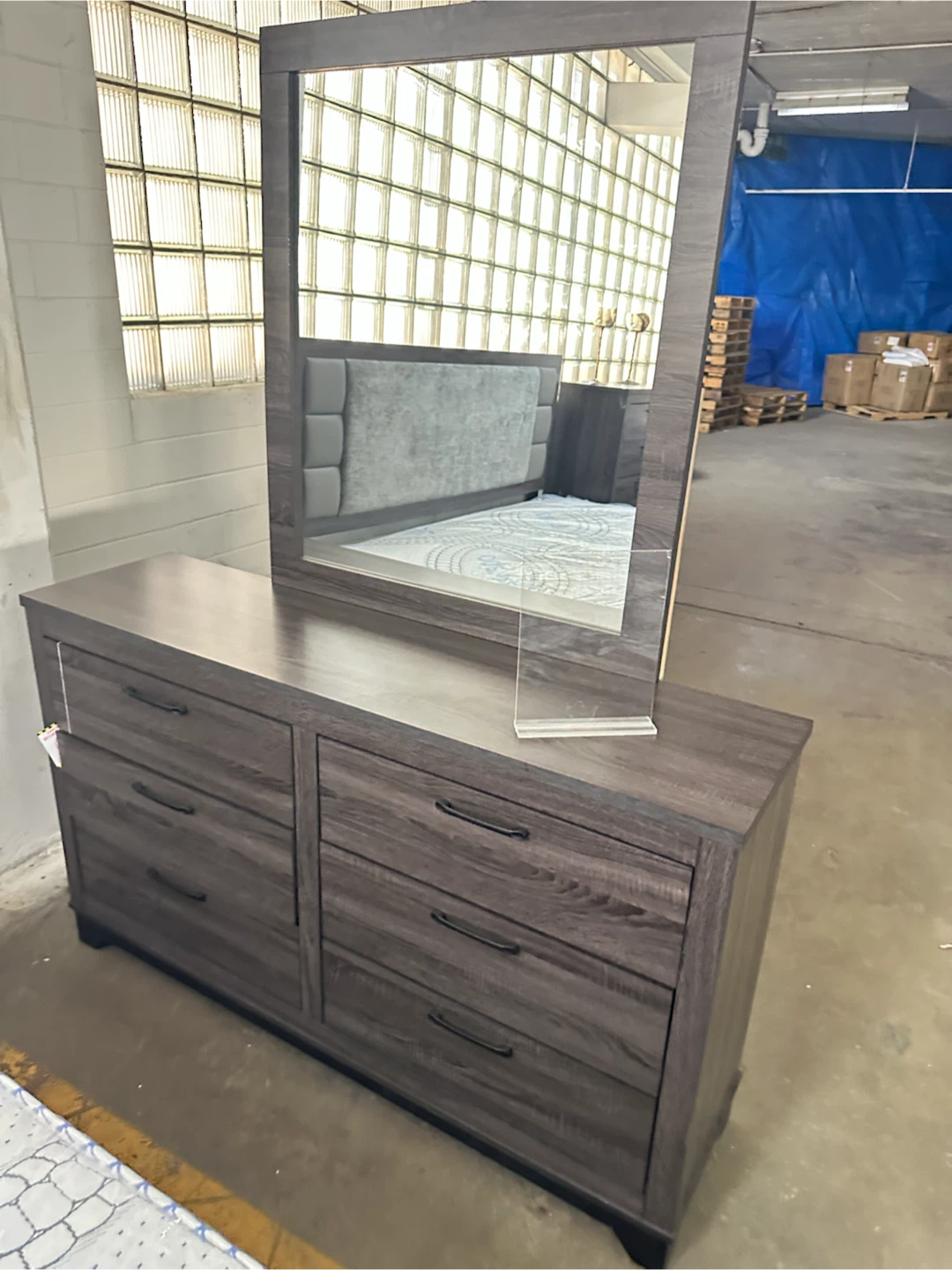 Modern Grey Wood Bedroom Set - photo 4