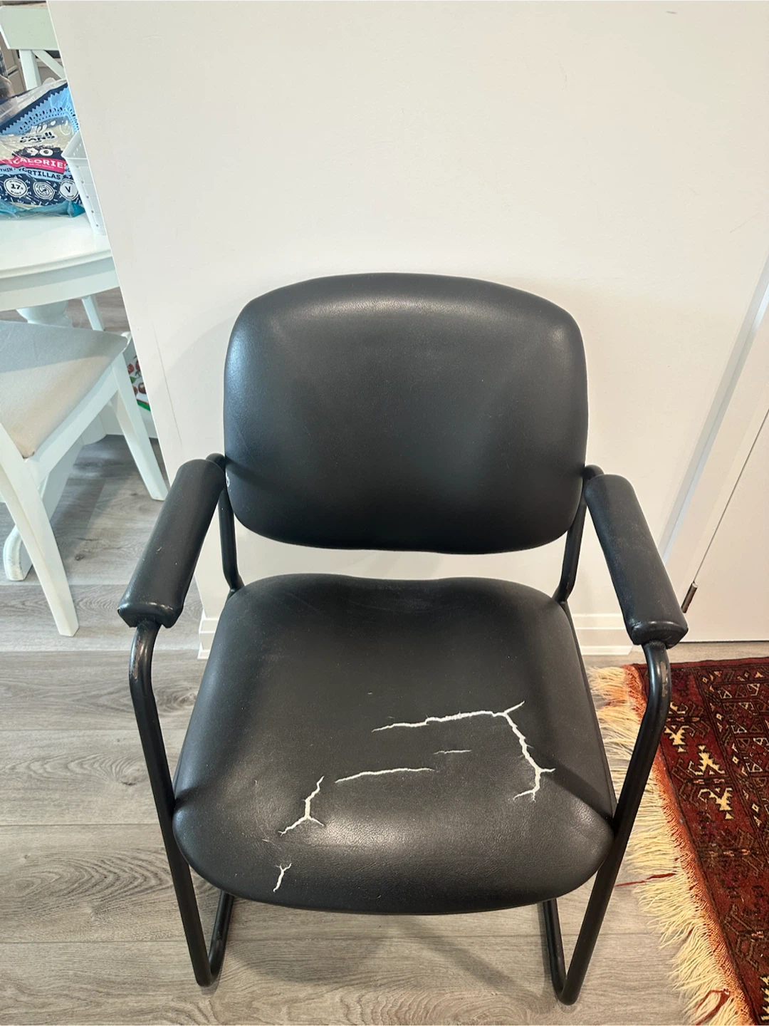 Black Armchair - photo 3