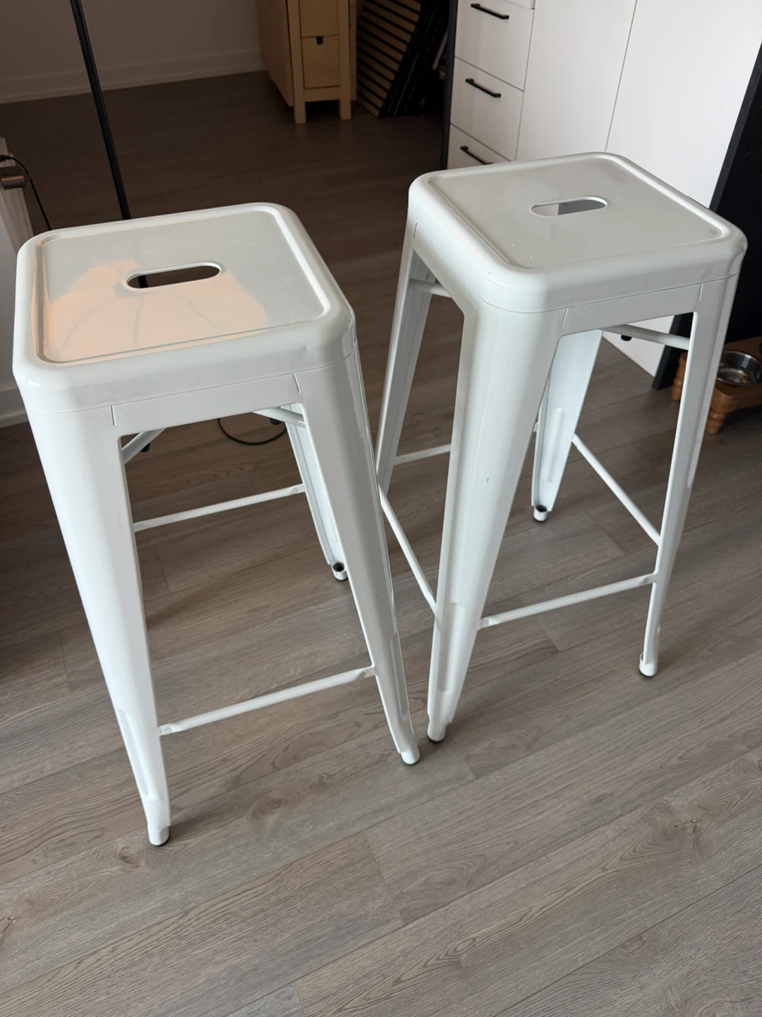 Set of 2 White Metal Bar Stools