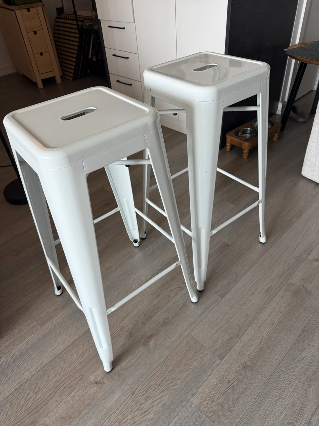 Set of 2 White Metal Bar Stools - photo 3