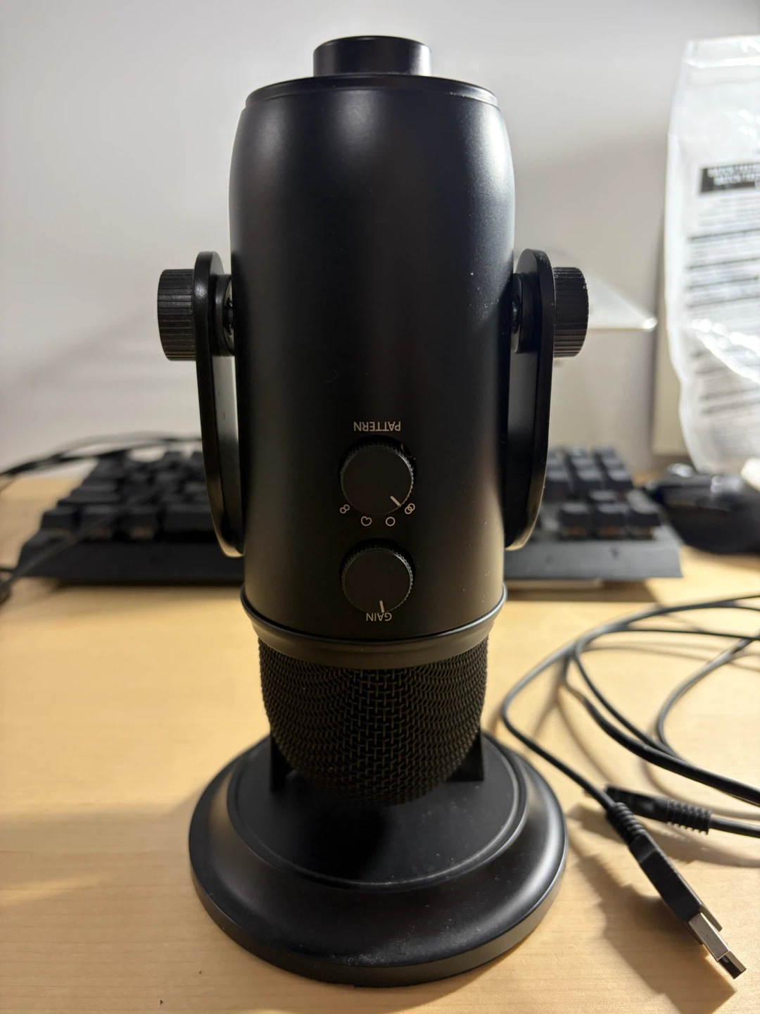 Blue Yeti USB Microphone - Black - photo 2