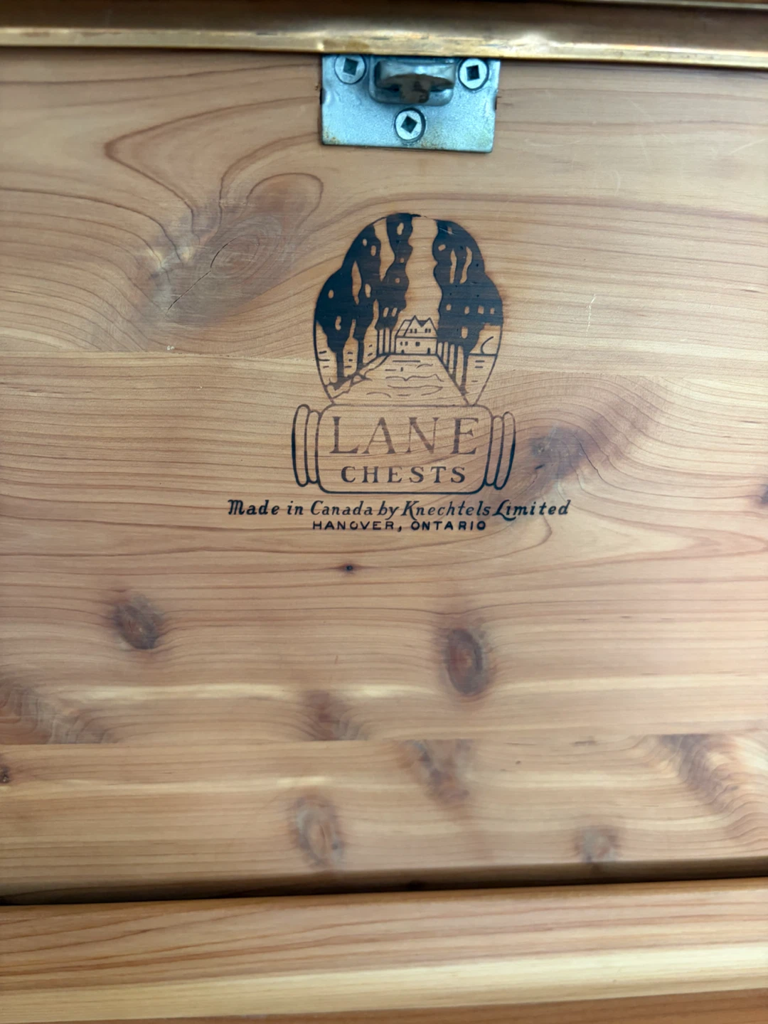 BARGAIN! $195 obo GREAT DIY project! Lane Cedar Chest - photo 4