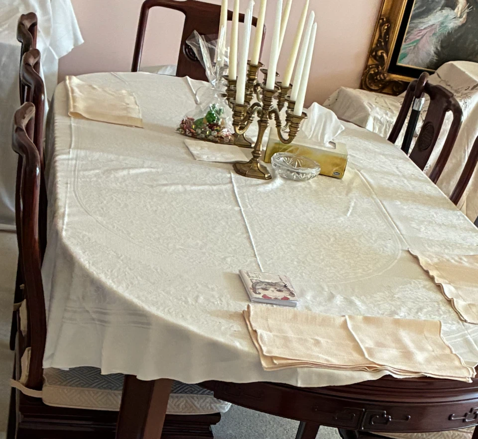 Antique mahogany wood dining table plus 8 chairs