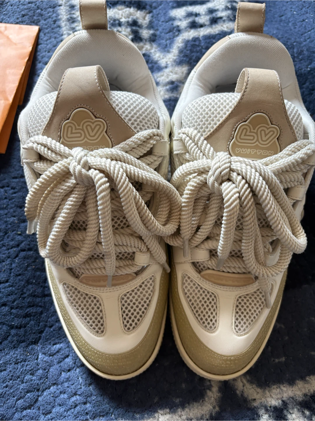 Lv skates (size 8M)