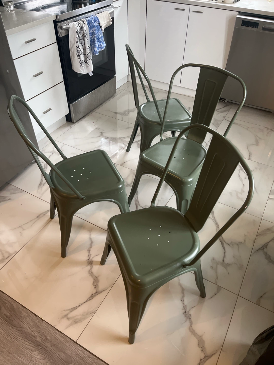 Outdoor metal chair x 4 - photo 3