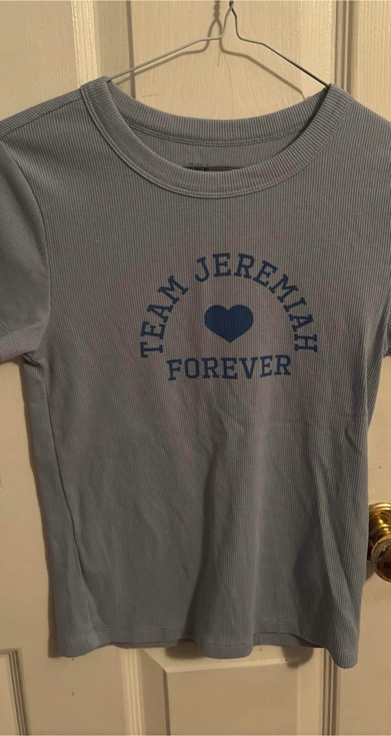 Women team Jeremiah t shirt size small
