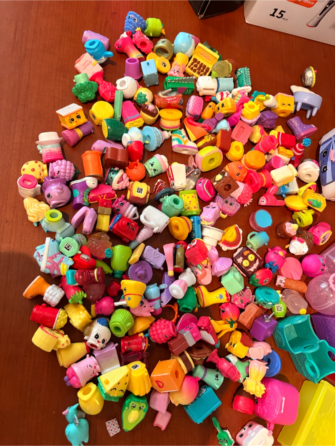 Large Lot of Shopkins Toys - photo 2