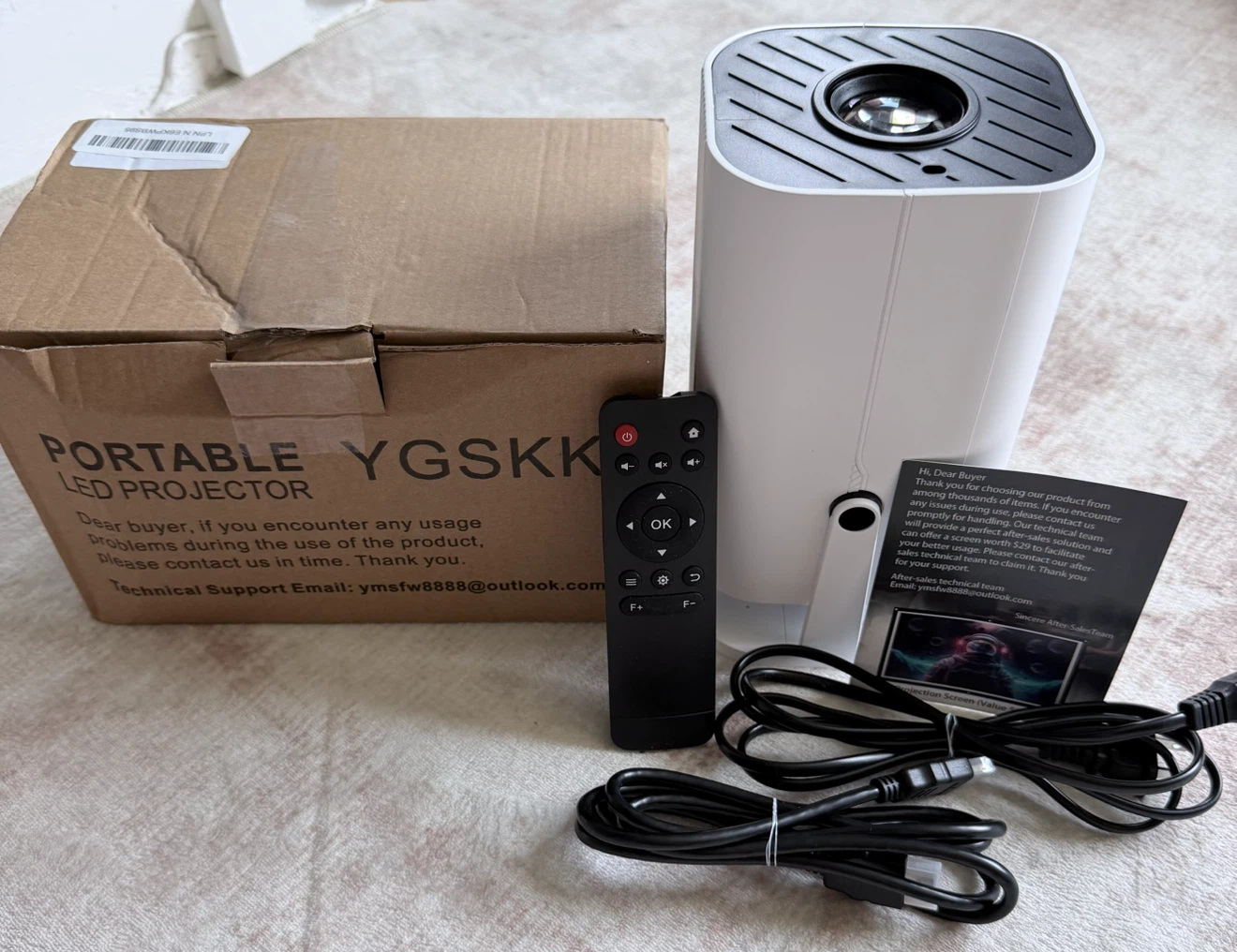 YGSKK Portable LED Projector with Remote