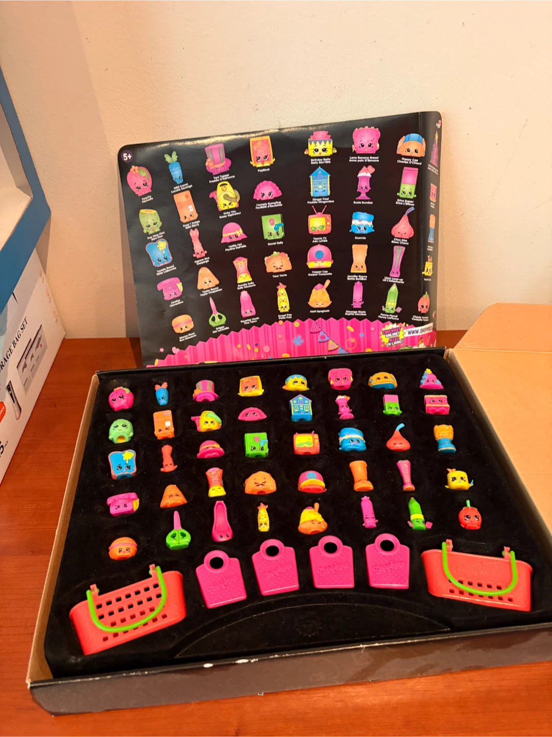 Shopkins Playset with Multiple Figures