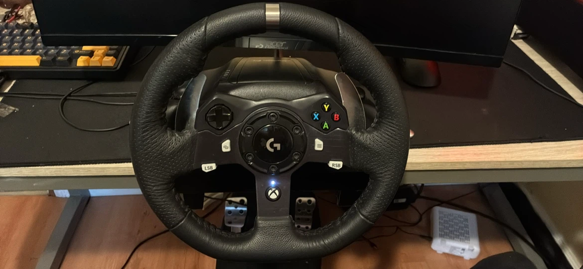 Logitech G920 Racing Wheel