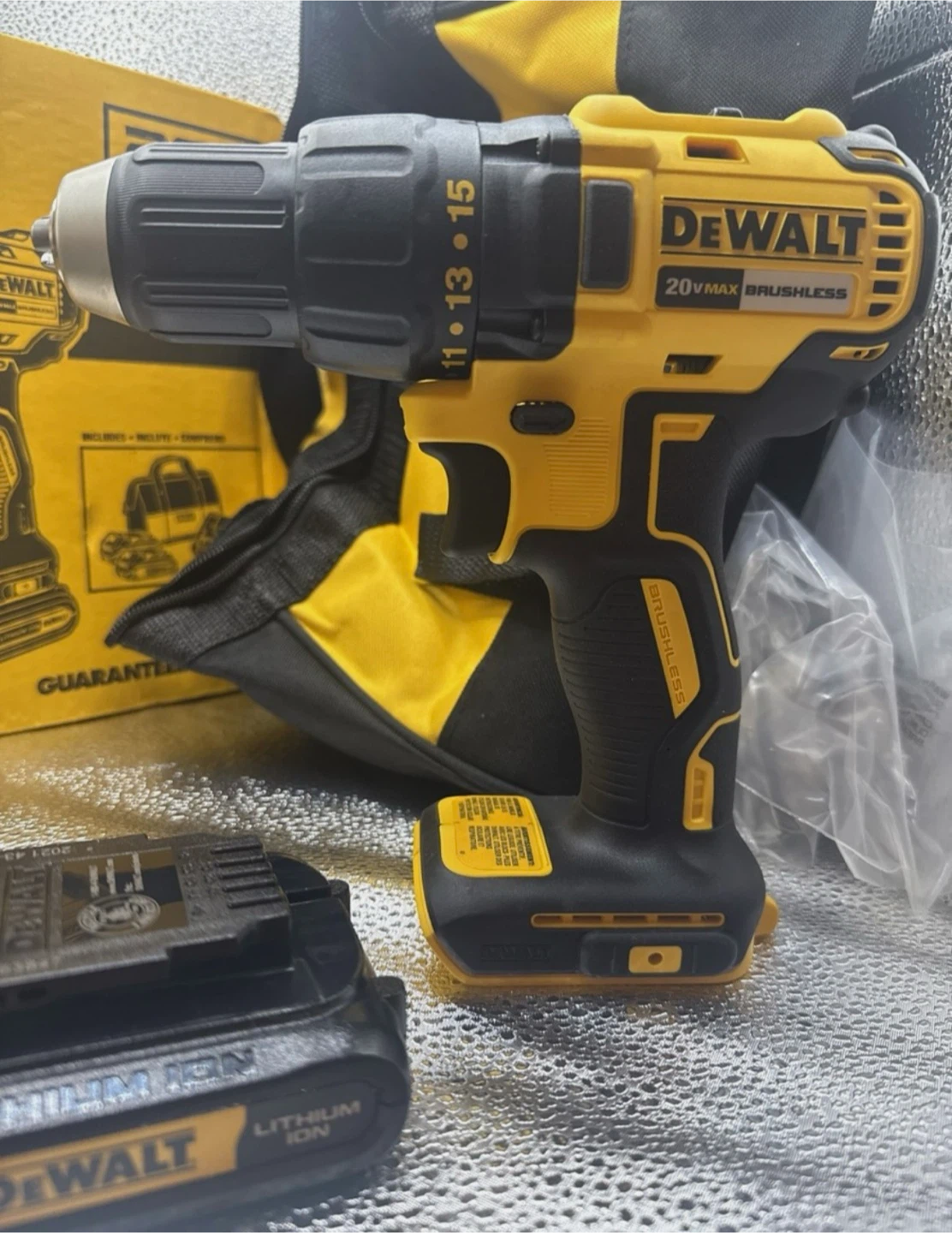 Dewalt 20v Drill Set, 1/2 inch - photo 2