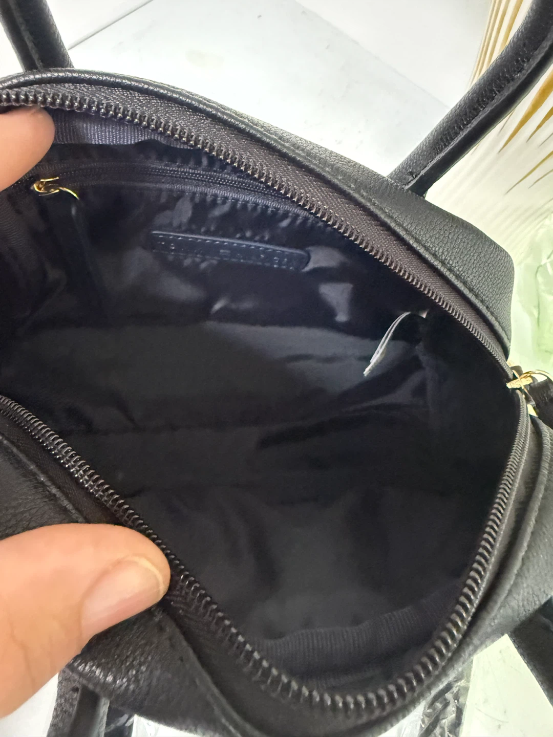 Tommy Hilfiger Black Leather Handbag - photo 4