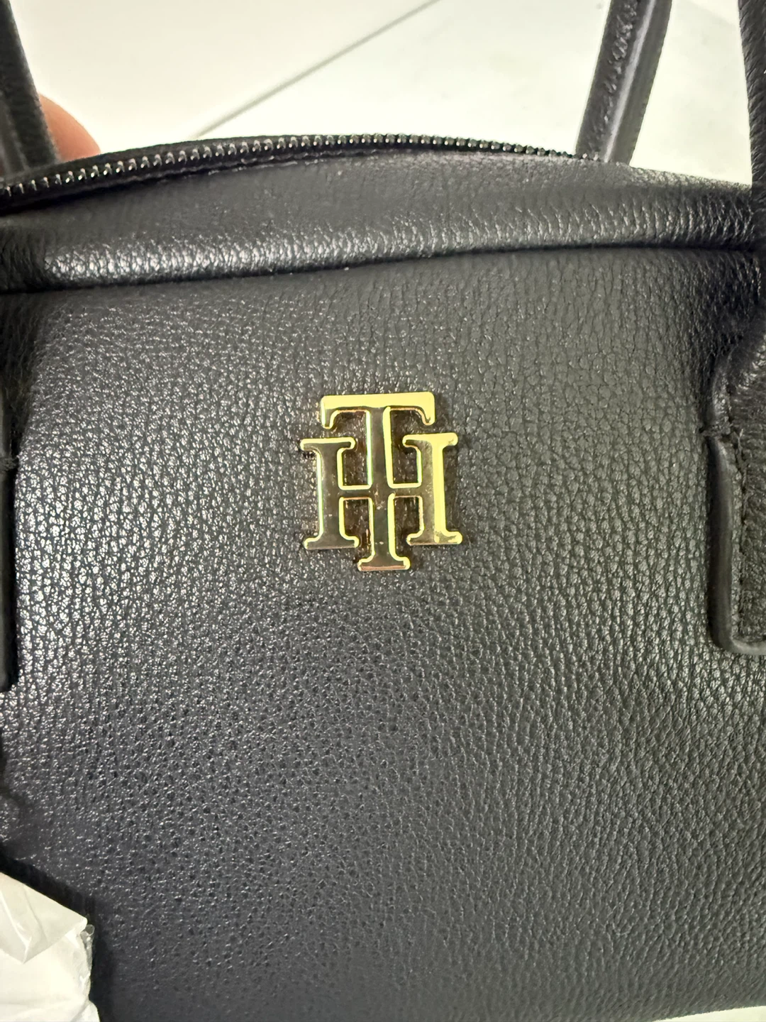 Tommy Hilfiger Black Leather Handbag - photo 5