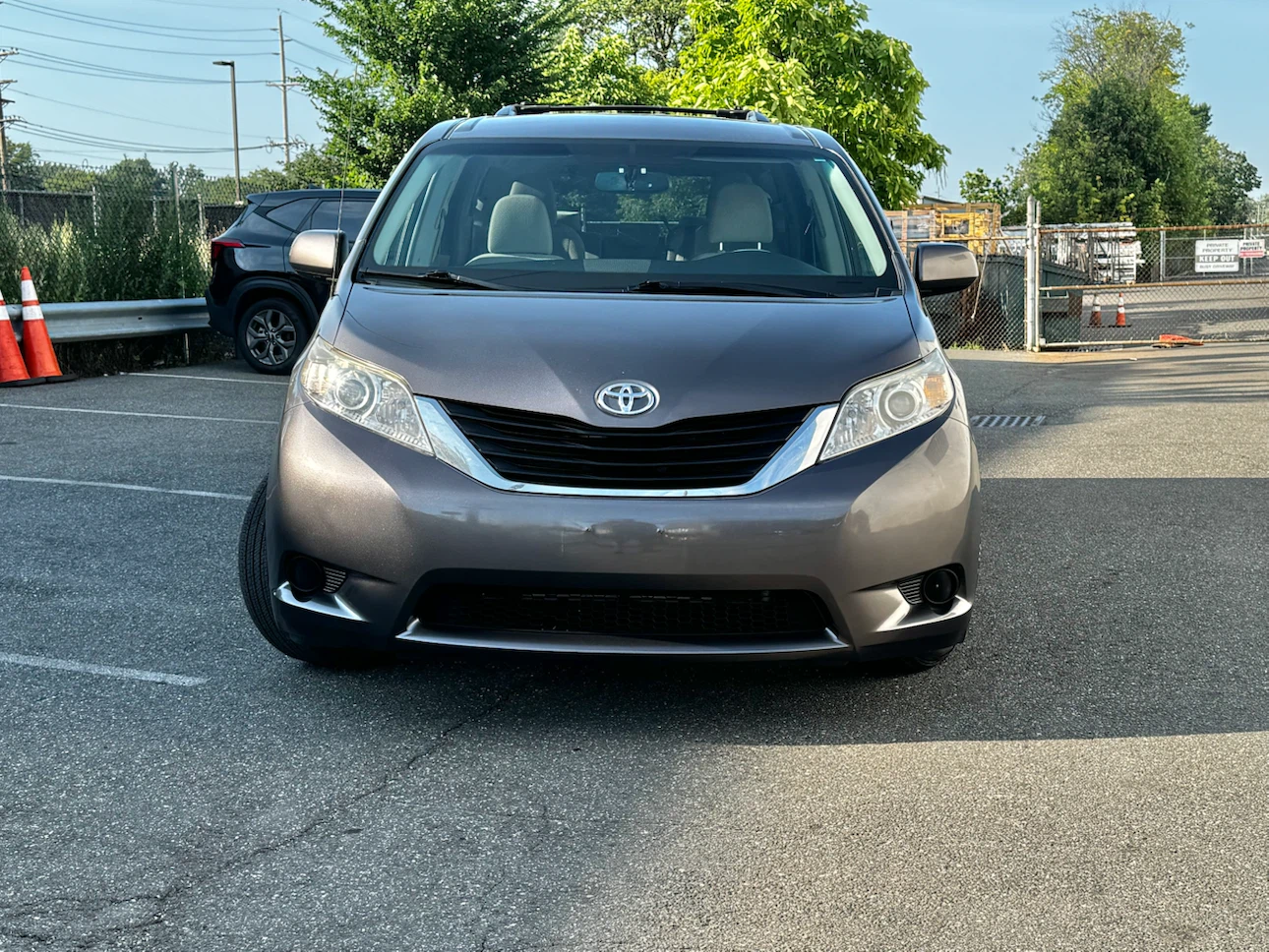 2012 Toyota Sienna LE Minivan - photo 3