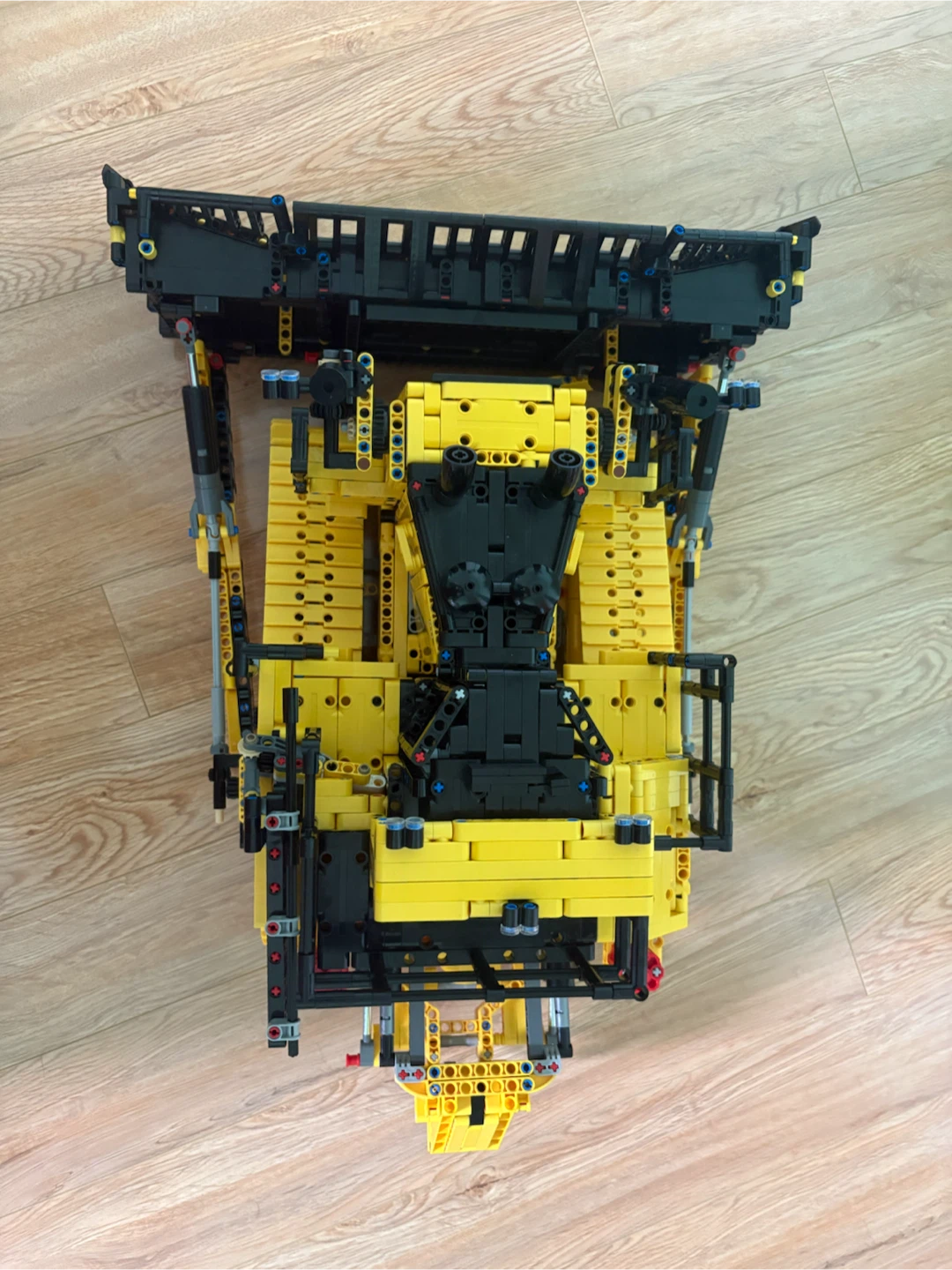 LEGO Technic D11 Bulldozer - photo 2