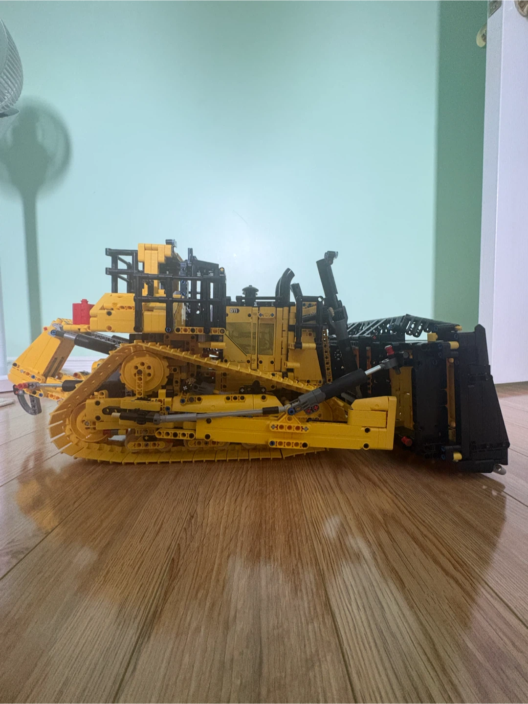 LEGO Technic D11 Bulldozer - photo 3