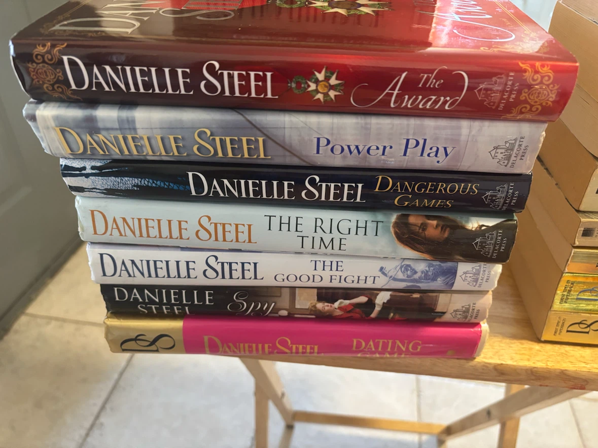 Lot of Danielle Steel Paperback Books - photo 4