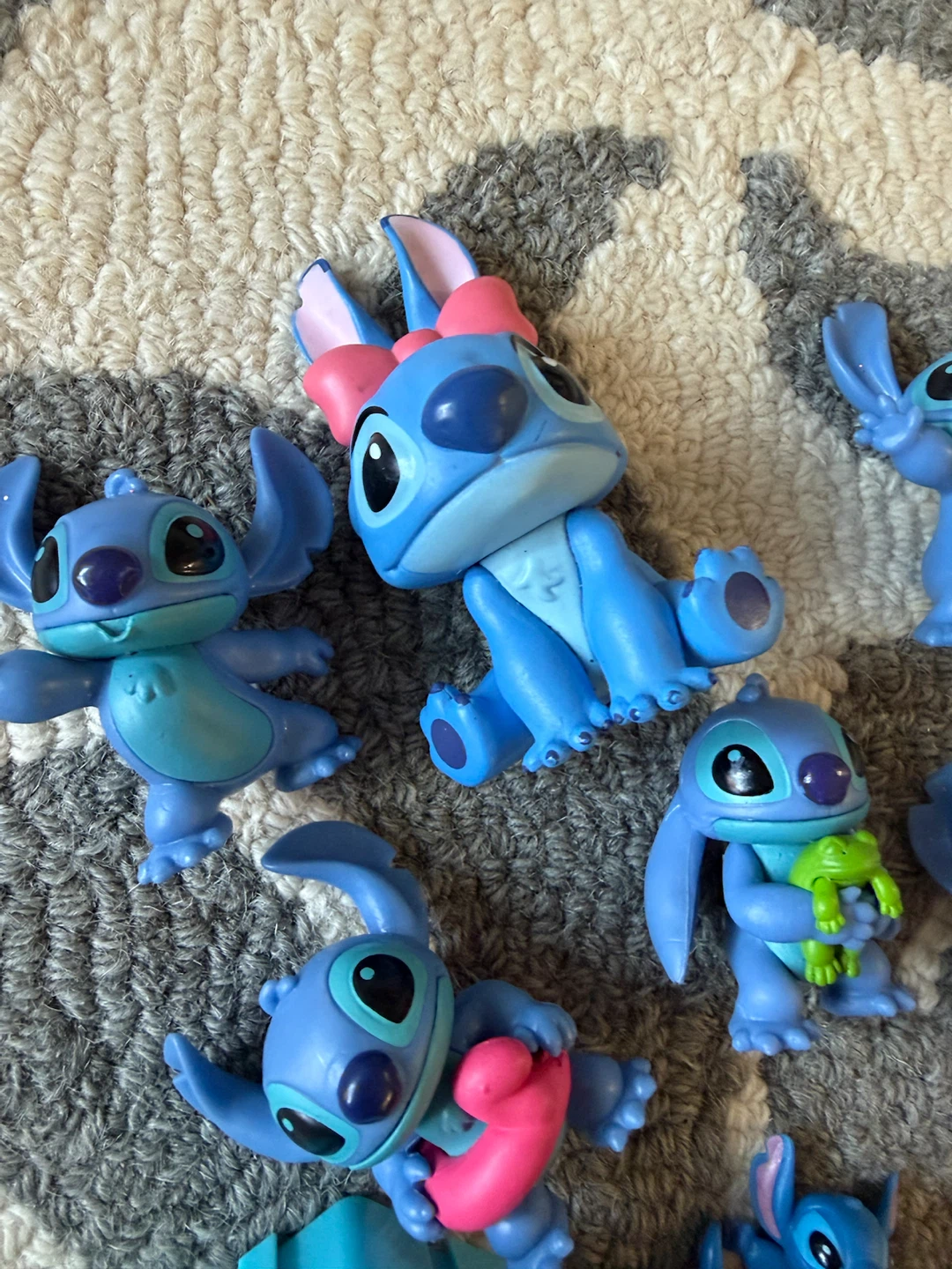Disney Stitch Figurines Lot - photo 2