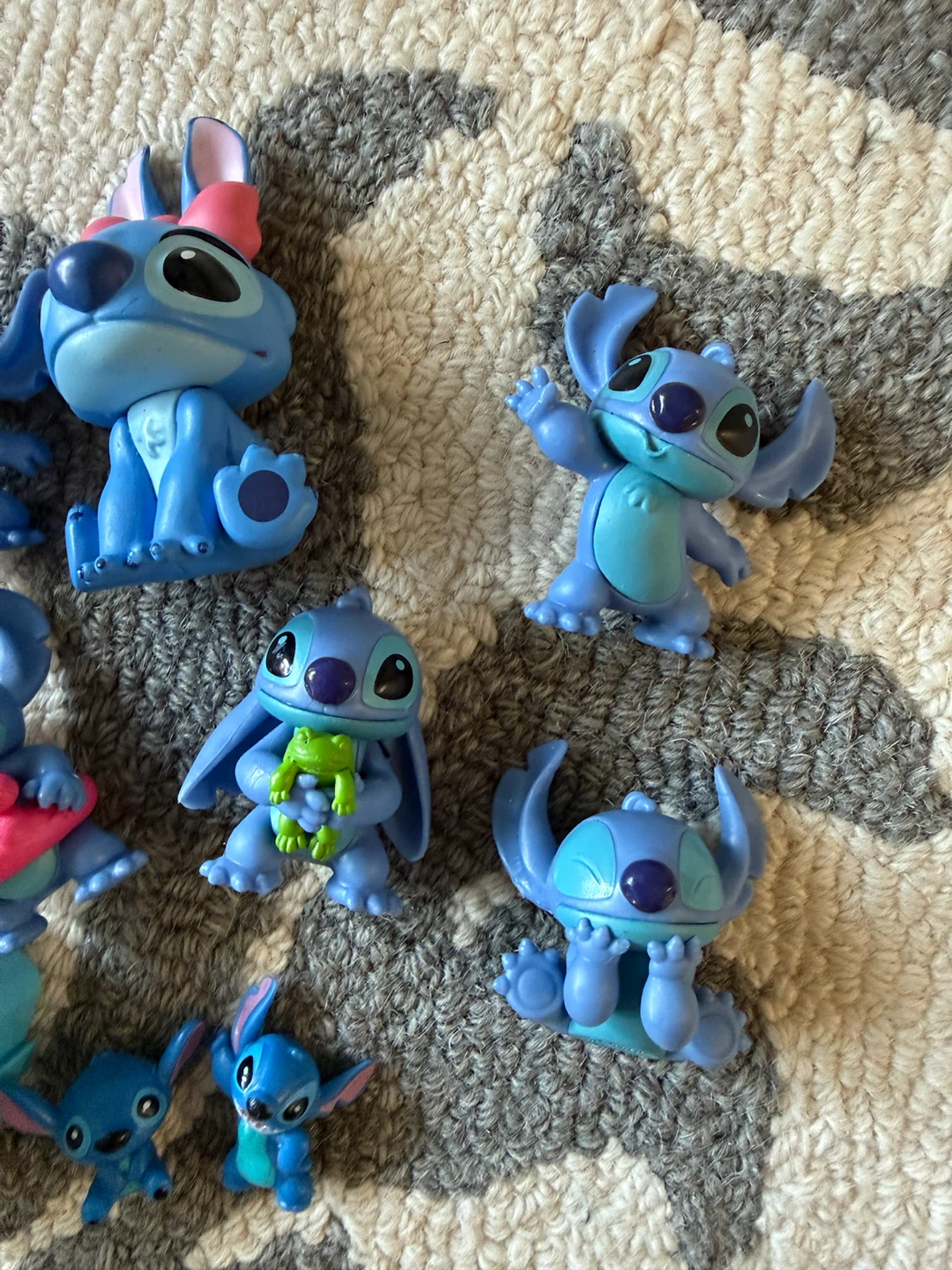 Disney Stitch Figurines Lot - photo 4