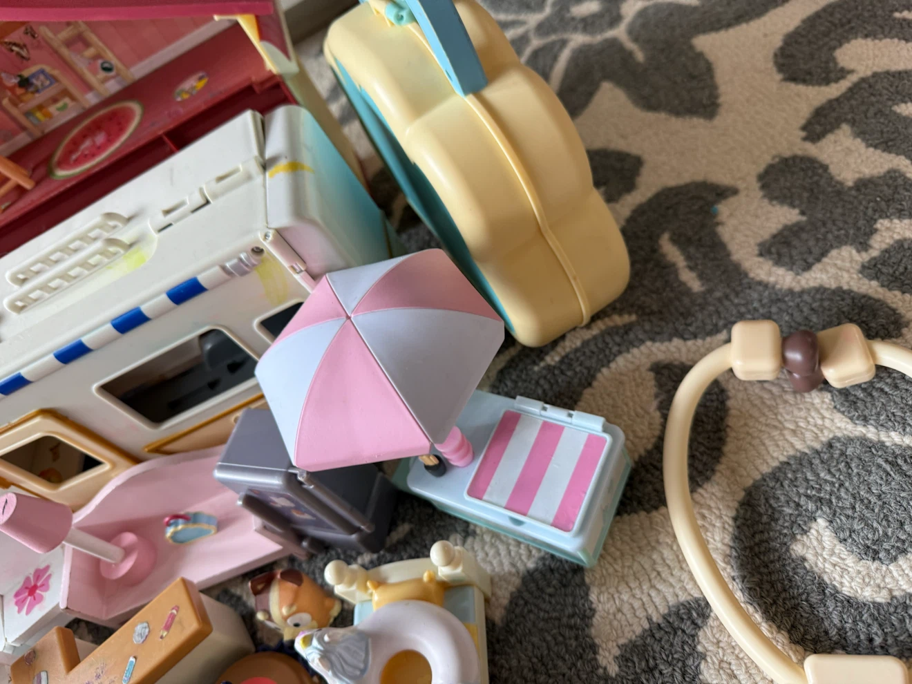 Bluey Family Toy Set with House and Camper - photo 5
