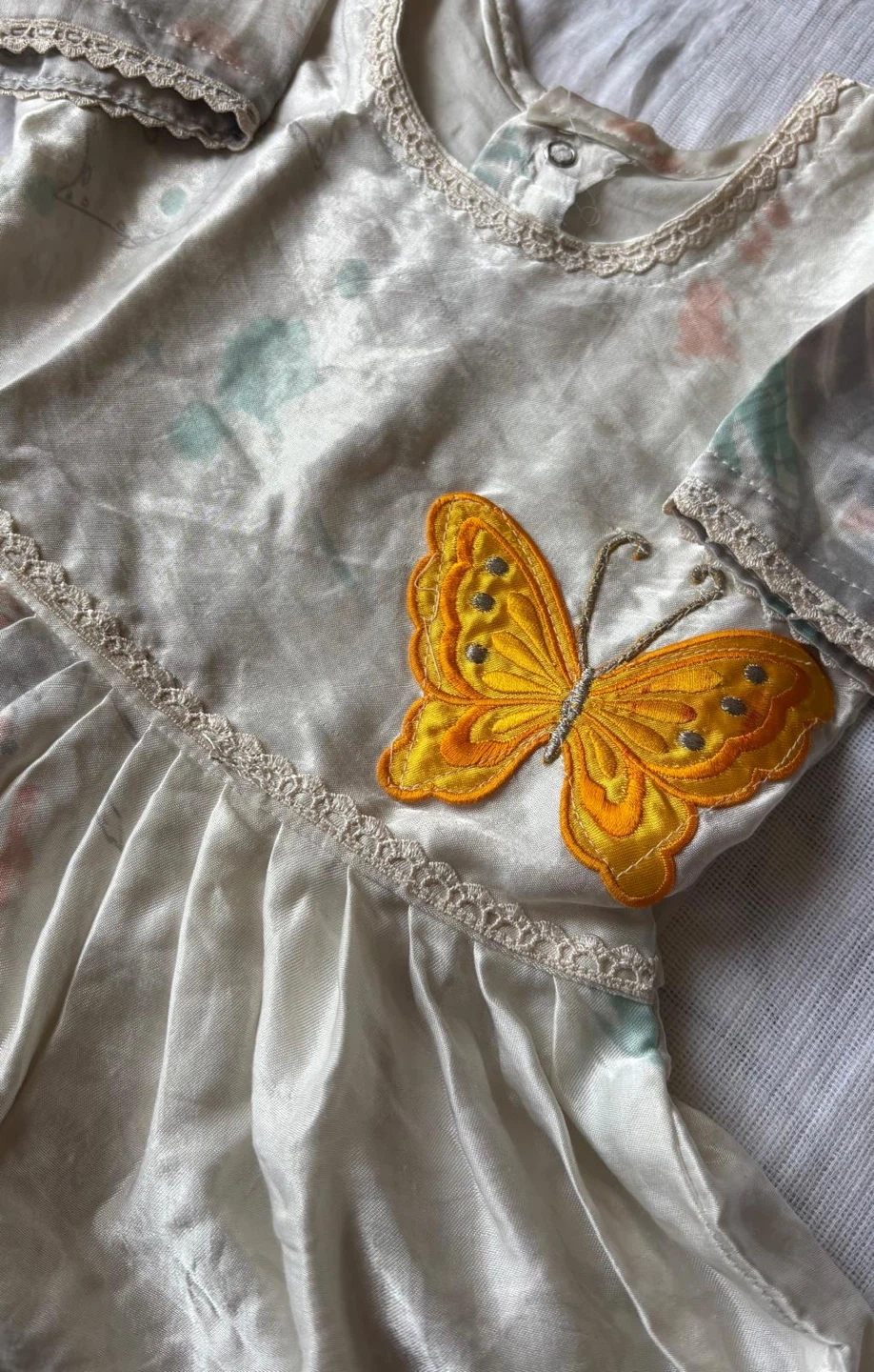 White Dress with Butterfly - Ages 2-3 Years - photo 3
