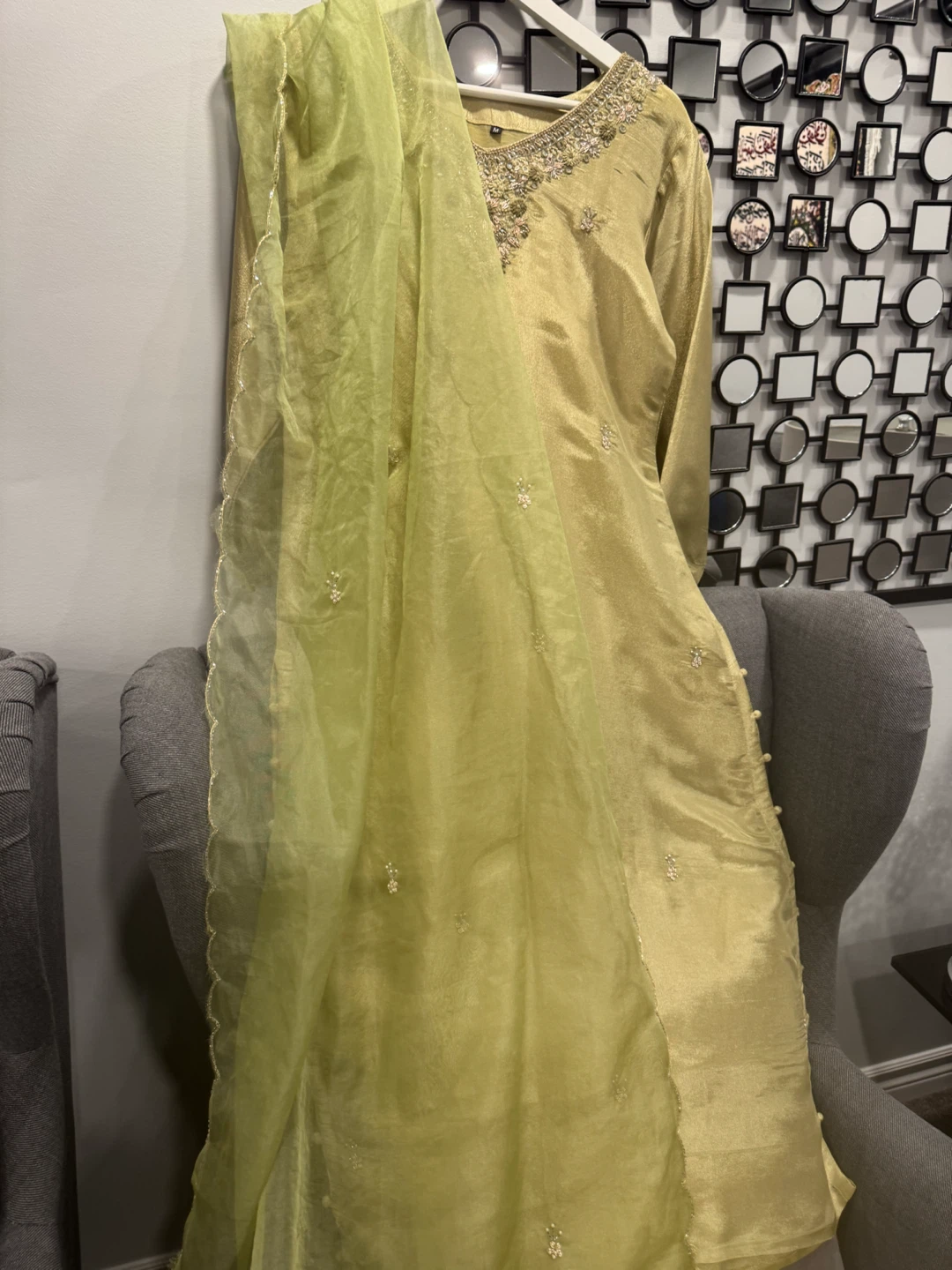 Brand new Pakistani suit  size small - photo 2