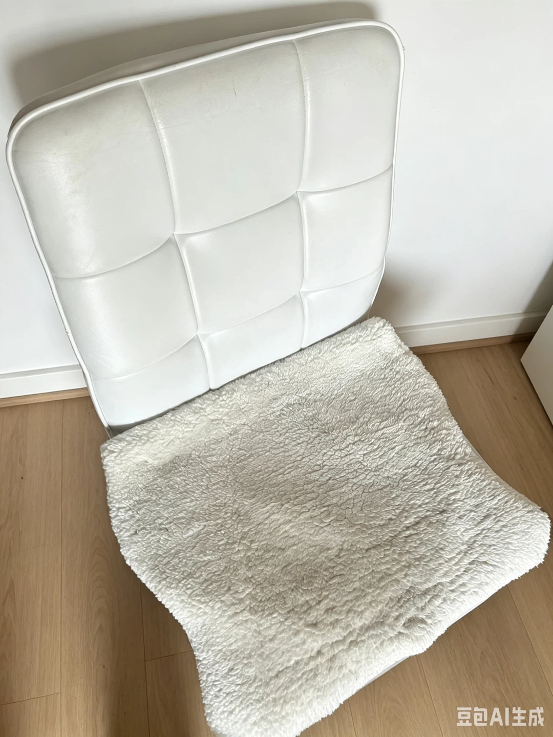 White Office Chair with White Sherpa Seat Cover - photo 5