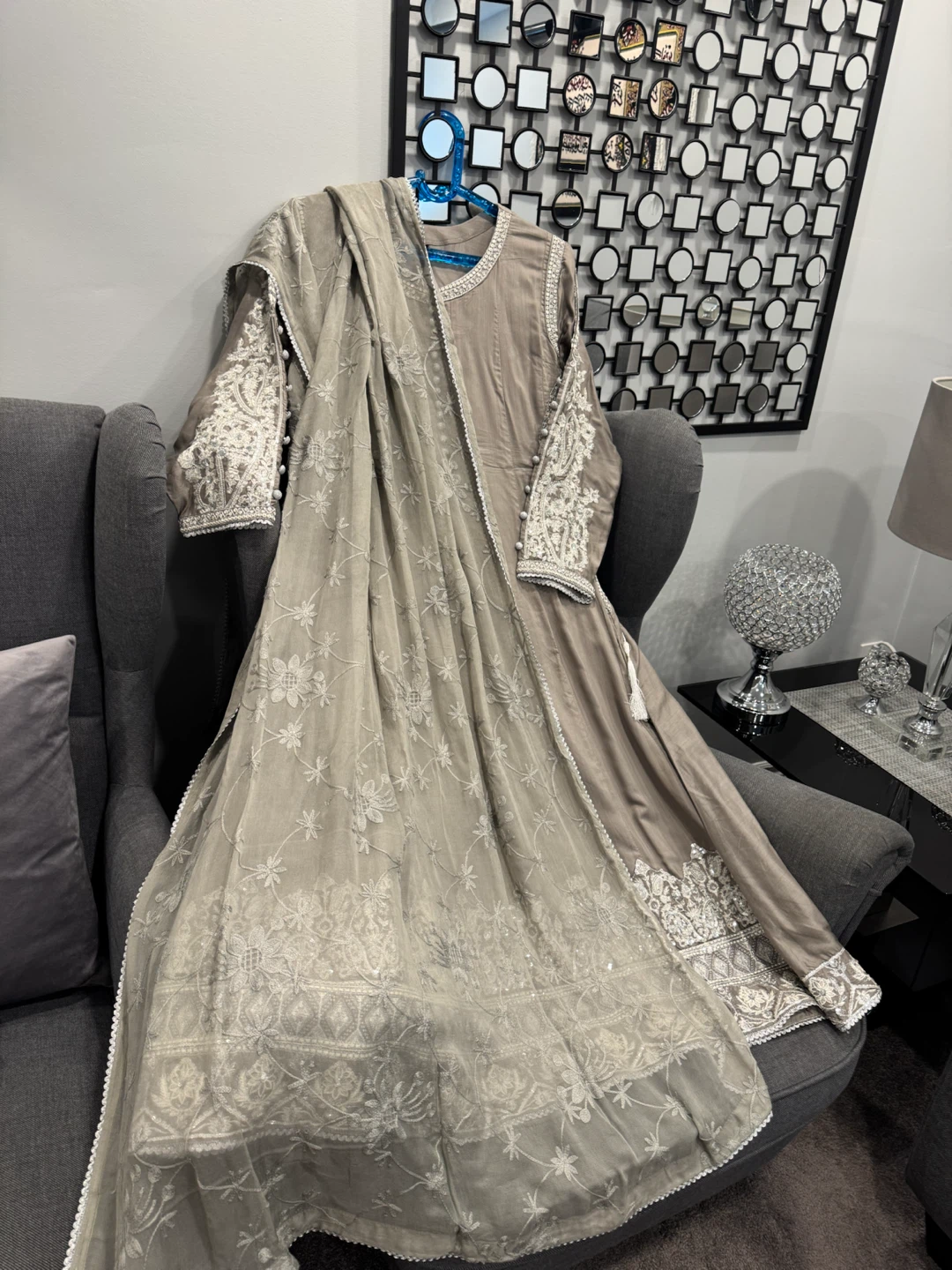 Grey Pakistani suit size medium - photo 2