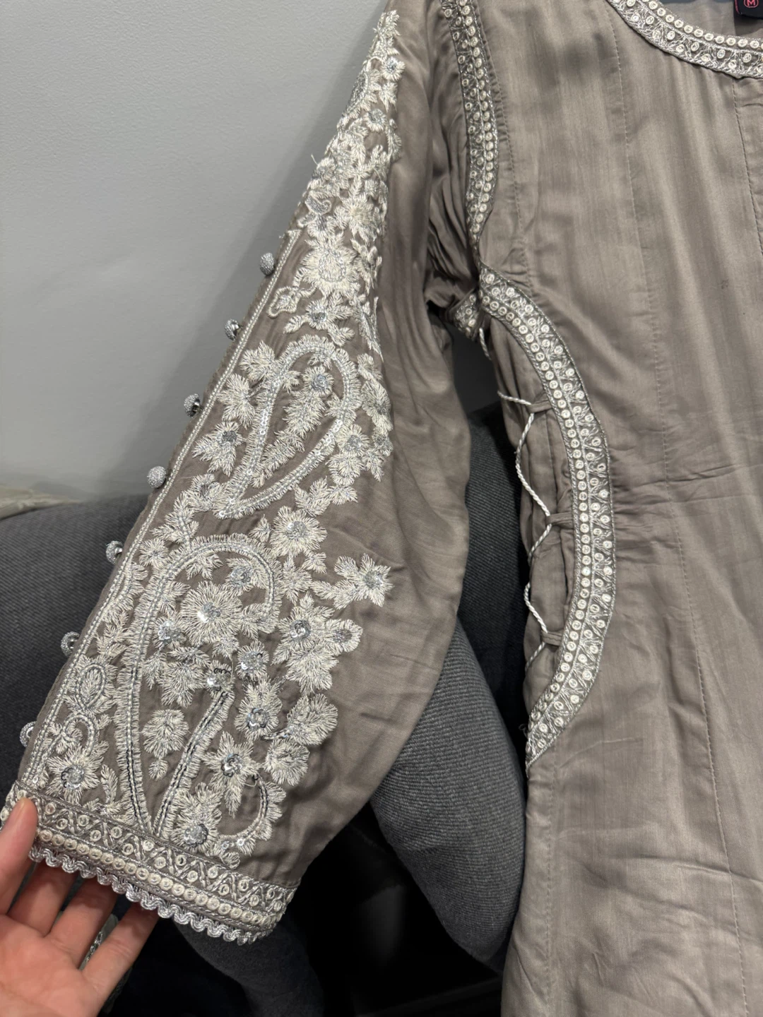 Grey Pakistani suit size medium - photo 5