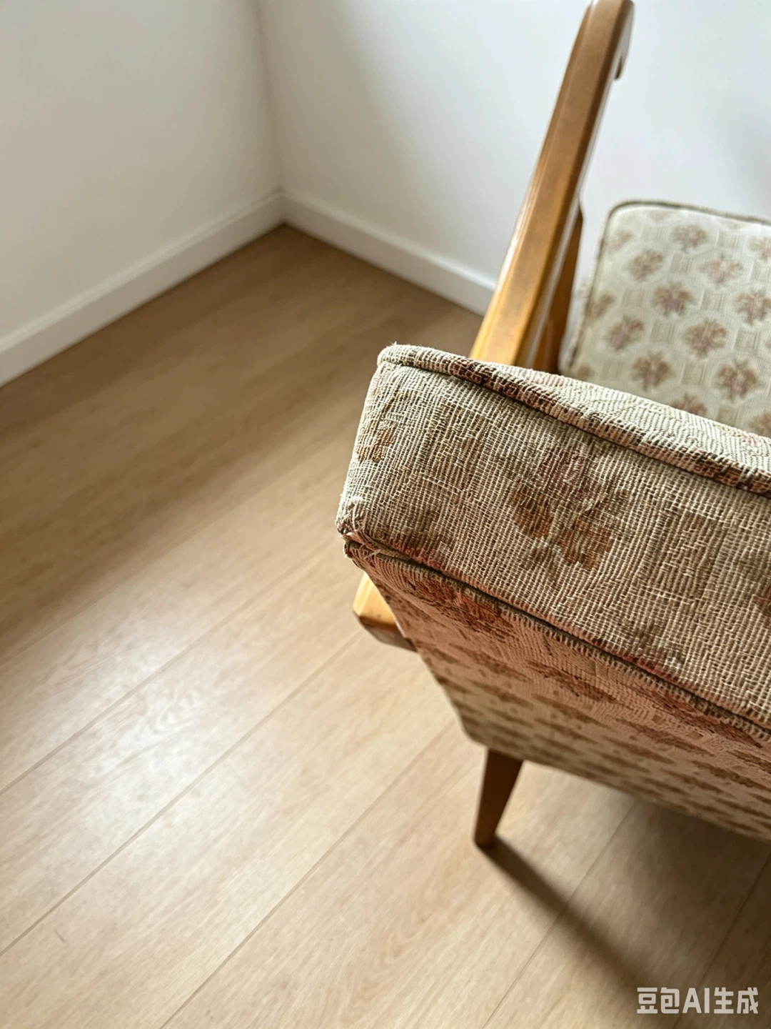 Vintage Comfortable Armchair - photo 3