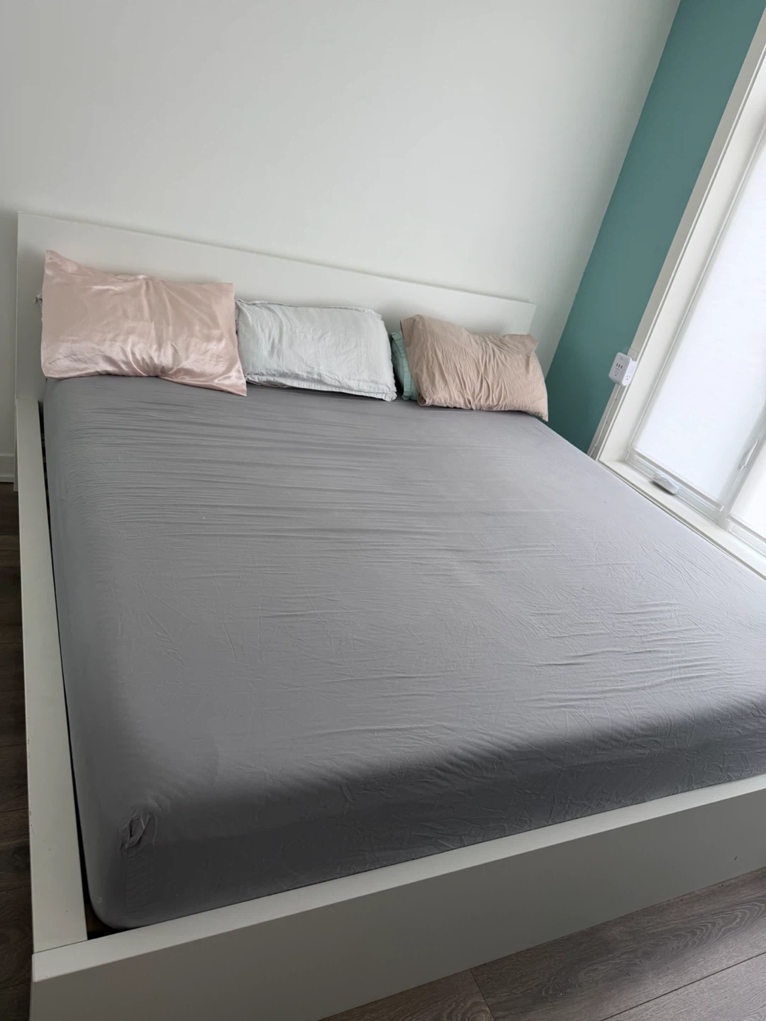 King Size IKEA MALM Bed Frame + King Mattress (Great Condition) - photo 2
