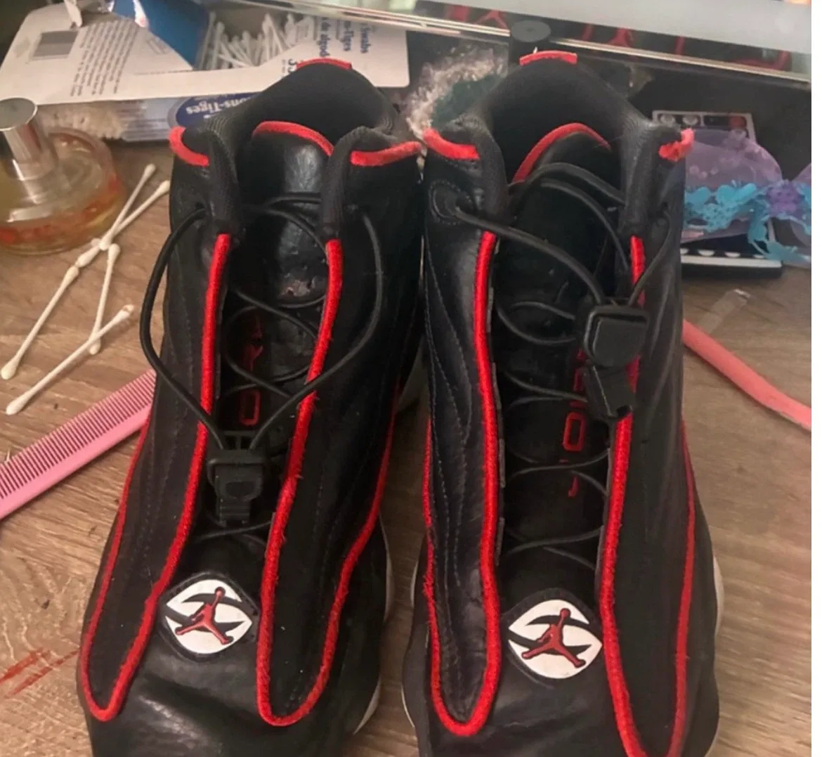 Jordan Sneakers - Black/Red