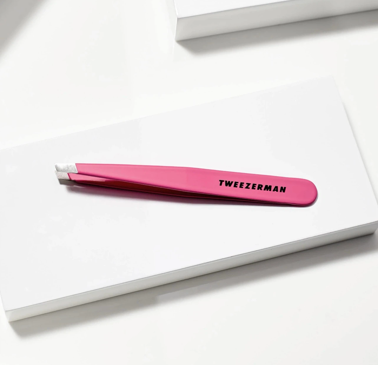 New - Tweezerman Pretty In Pink Full Slant Tweezer - photo 3