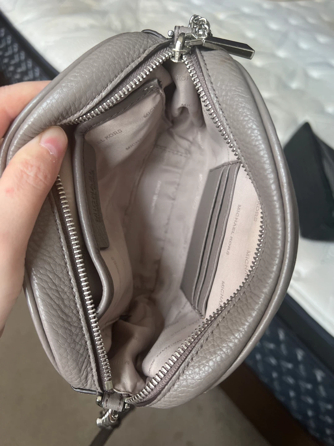 Michael Kors Grey Leather crossbody bag - photo 4