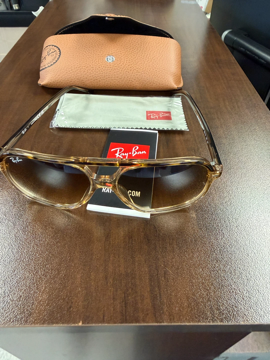Ray-Ban Sunglasses with Case - photo 3