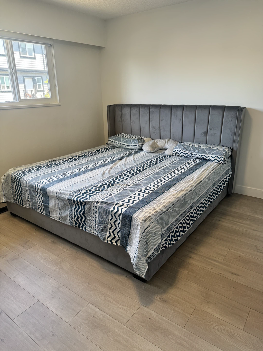 Grey Velvet Platform Bed Frame and Mattress - photo 2
