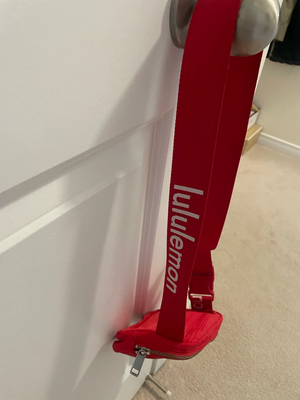Red Lululemon  Belt Bag like new - photo 2