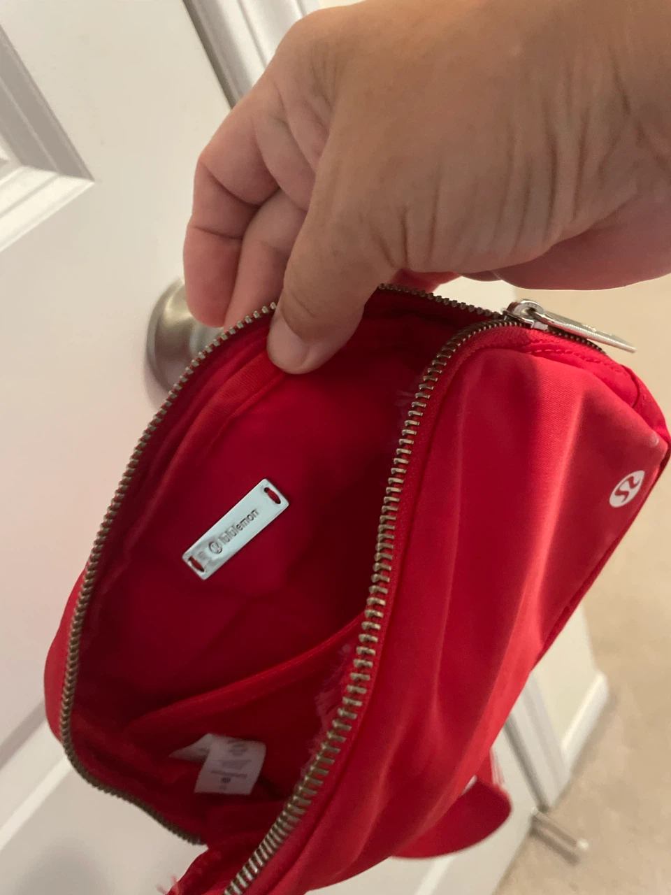Red Lululemon  Belt Bag like new - photo 3
